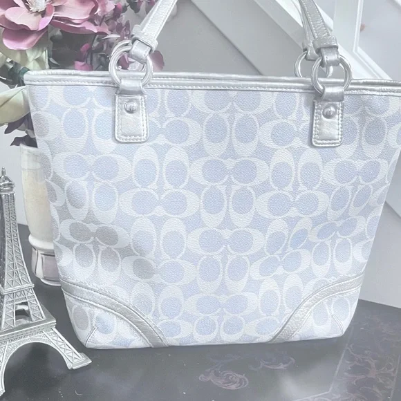 Coach Signature Peyton Heritage Tote Lt Denim Silver Leather Accent EUC COA - Picture 7 of 12